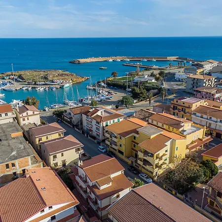 Home Le Castella 3*
