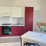 Home Le Castella شقة فندقية 3*
