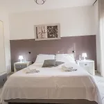 شقة فندقية Home Le Castella 3*