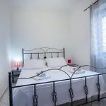 Home Le Castella شقة فندقية 3*