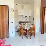 Home Le Castella شقة فندقية 3*