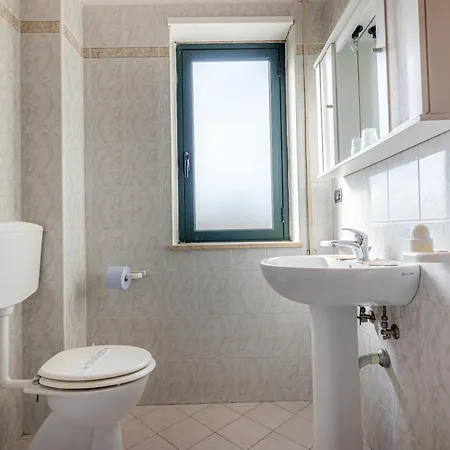 شقة فندقية Home Le Castella 3*